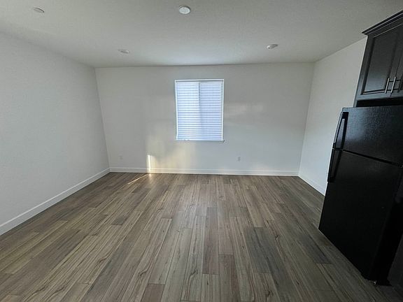 4th image of 2042 Baker St
