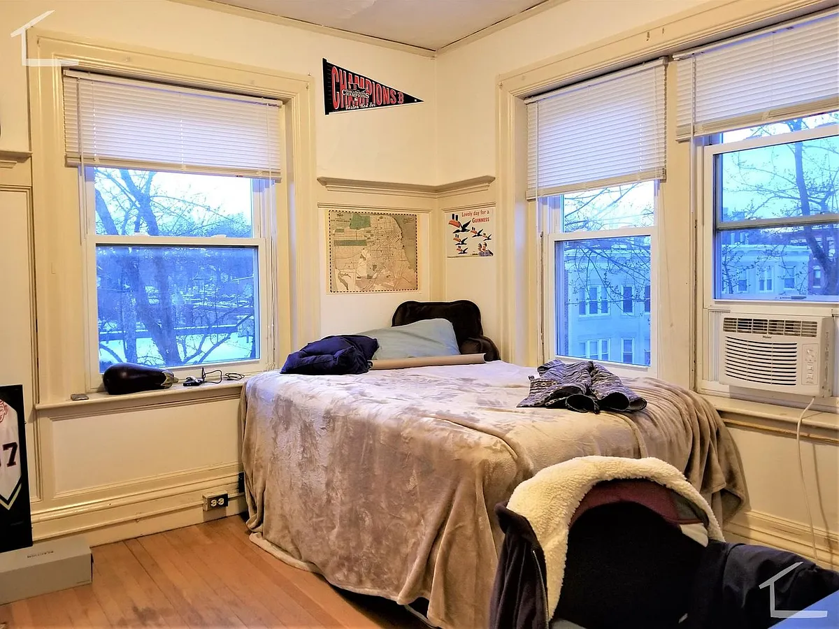Building Photo - 102 Saint Marys St #11
