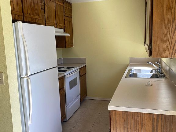5th image of 413 NE Garrison St #413
