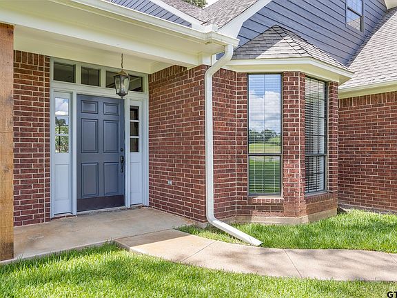 4th image of 401 Pebble Beach Dr