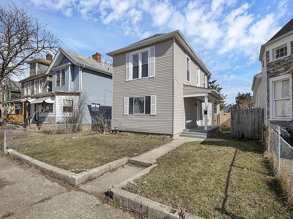 2nd image of 130 Chicago Ave