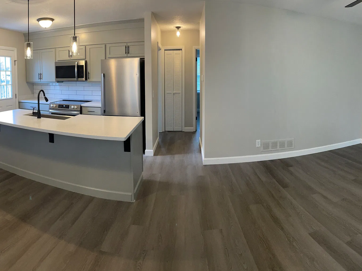 2 bed, 840 sqft, $1,300 — Photo 3