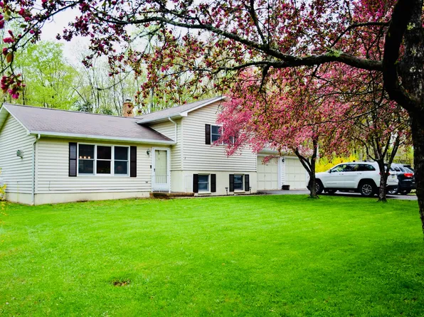16 Circle Dr, Honesdale, PA 18405
