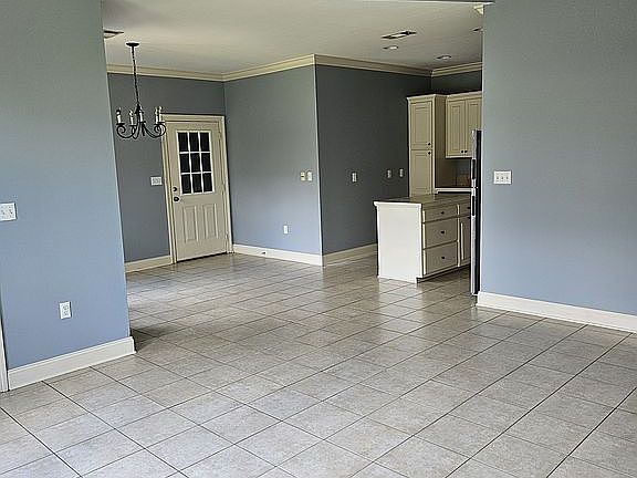 5th image of 4047 Northshore Ave