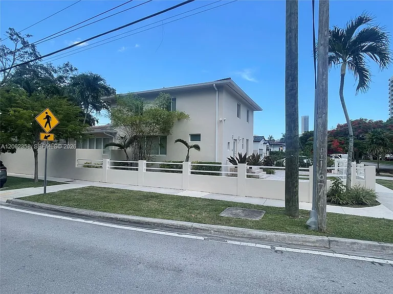 383 SW 25th Rd — Photo 5