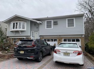 2 Coyne Ct, Bergenfield, NJ 07621
