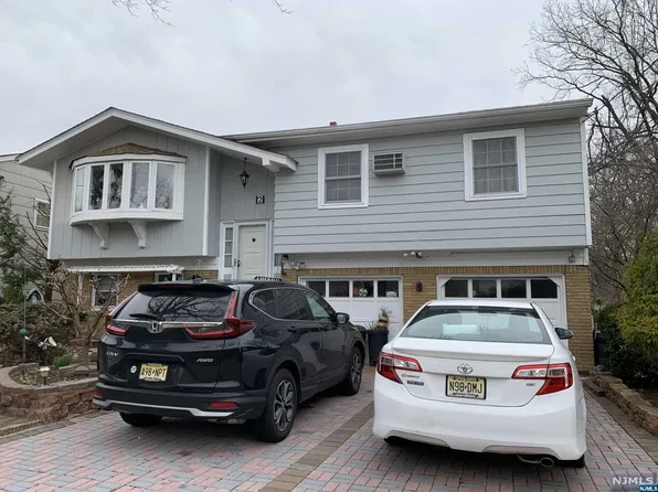 2 Coyne Ct, Bergenfield, NJ 07621