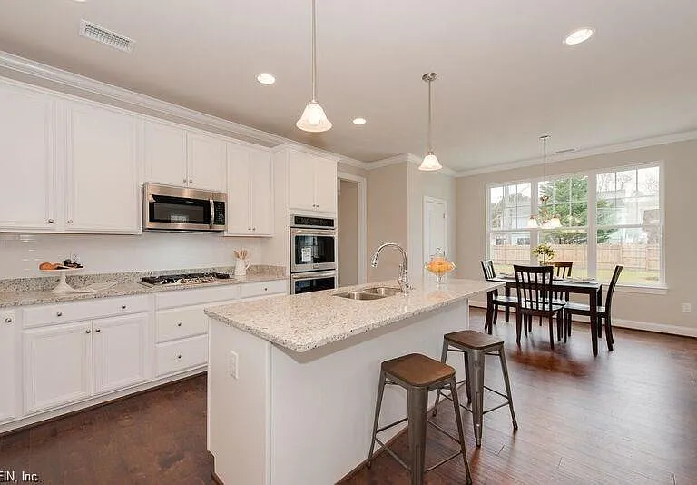 1005 Beachstone Quay — Photo 8