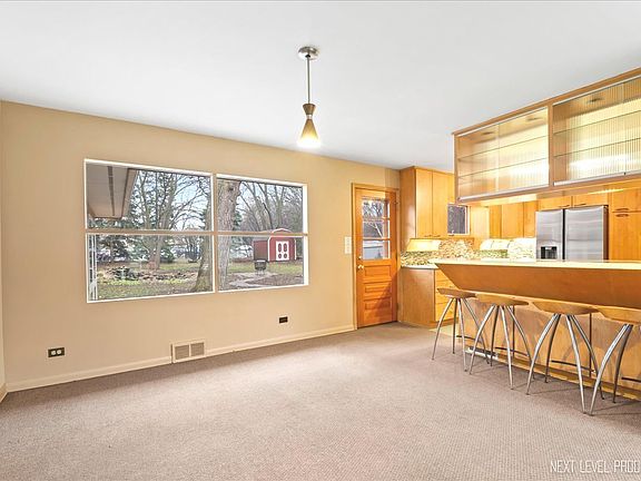 3rd image of 241 Oakwood Dr