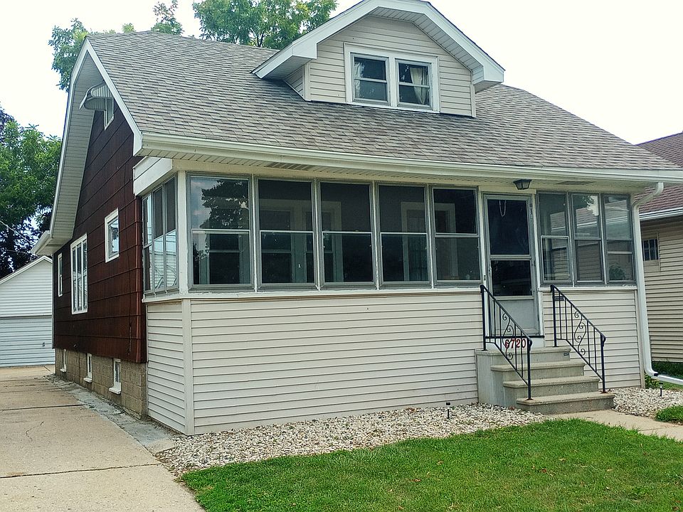 Front of house on quiet private Avenue with plenty of off street parking and a two-car garage and new 3D architectural roof.
Fenced backyard!