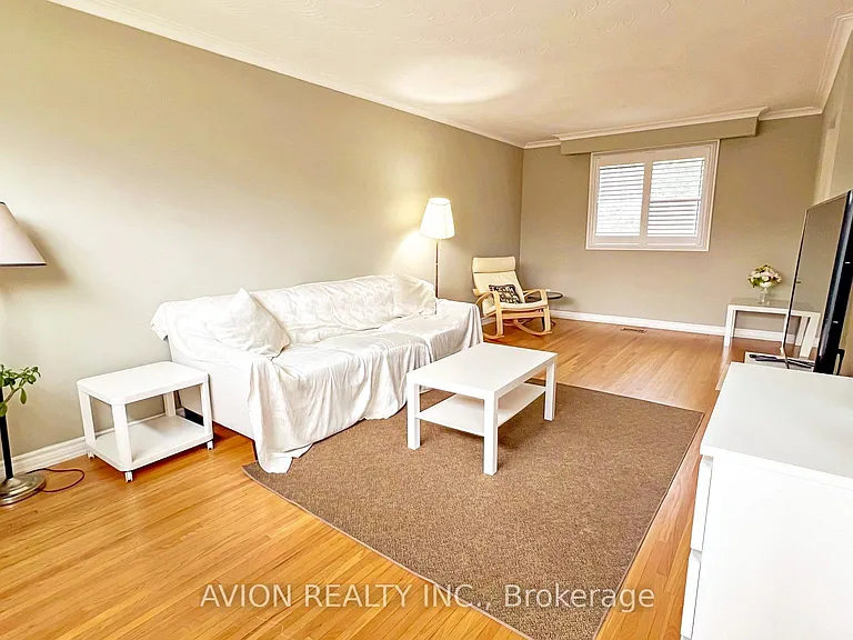 83 Lincoln Green Dr — Photo 3