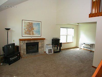 Vaulted ceilings in livingroom