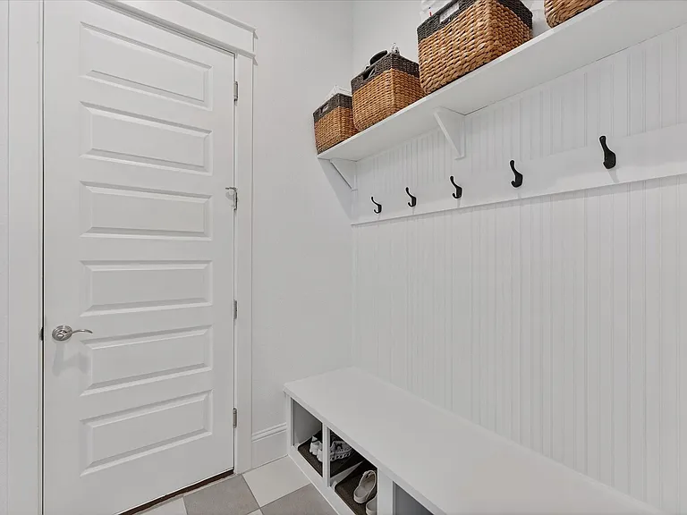 2221 Salt Grass Trl — Photo 17
