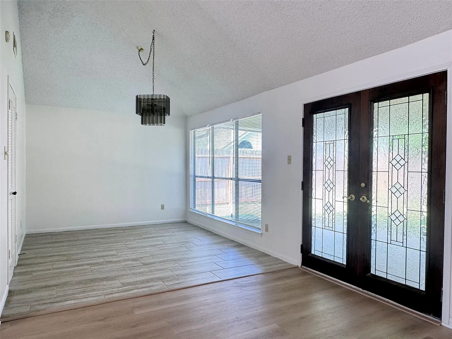 3 bed, 2.5 bath, 1847 sqft, $2,300 — Photo 4