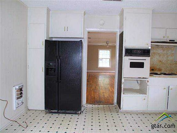 5th image of 724 San Antonio St