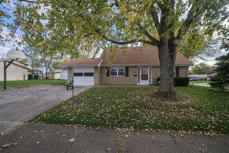 304 Falcon Dr photo 1