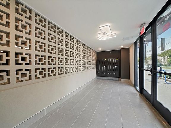 3rd image of 4819 Caroline St #203