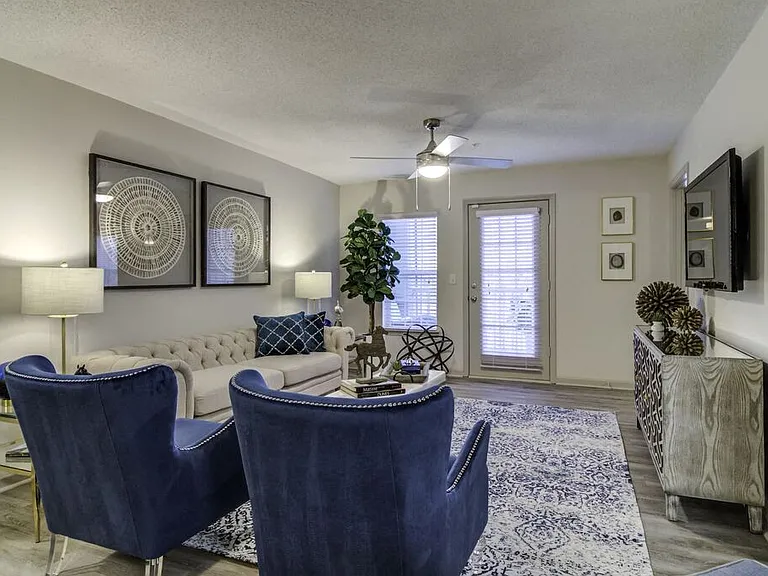 801 NE Hickory Level Rd — Photo 2