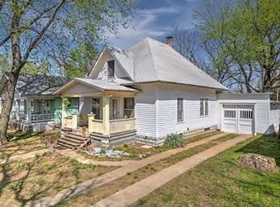 1012 Stewart St, Winfield, KS 67156