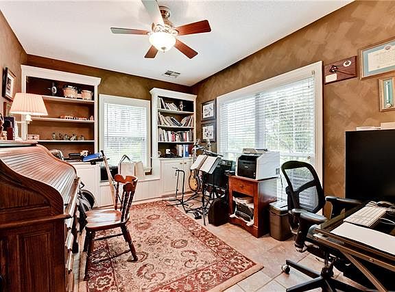 4th image of 8 Green Hills Dr