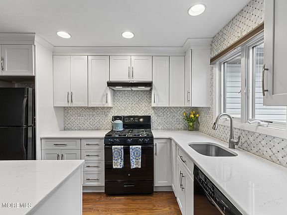 2nd image of 164 W 3rd Street