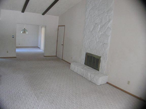 2nd image of 15 Wallflower Ct