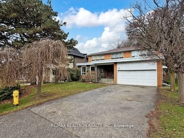 10 Hearthstone Cres, Toronto, ON M2R 1G3