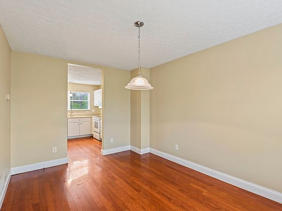 5th image of 400 Windsome Dr