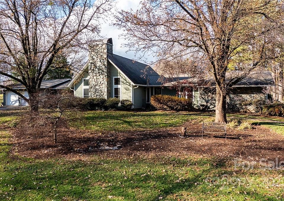 1st image of 2490 Eagle Dr NE
