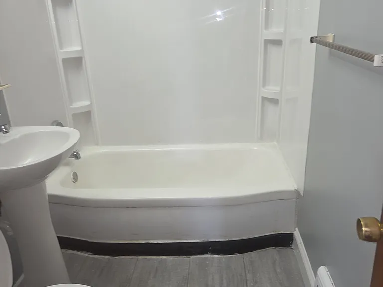 4407 Longwood Ave — Photo 1