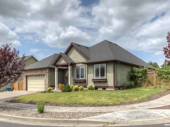 1005 Hayes St, Mount Angel, OR 97362