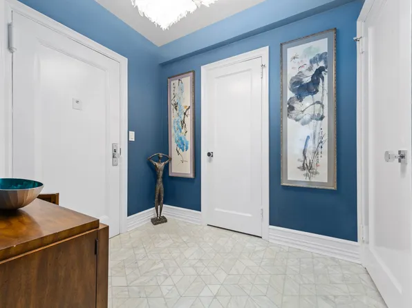 400 East 52nd Street image 8 of 10