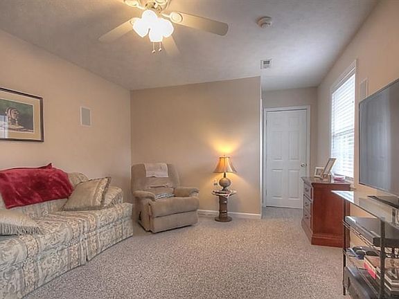 3rd image of 103 Lancaster Ct