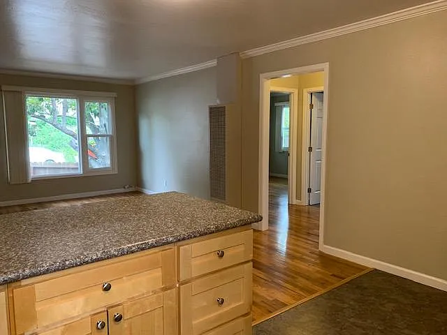 291 Pitt Ave — Photo 5
