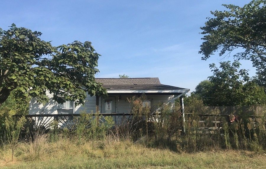 1st image of 105 S Pecan St