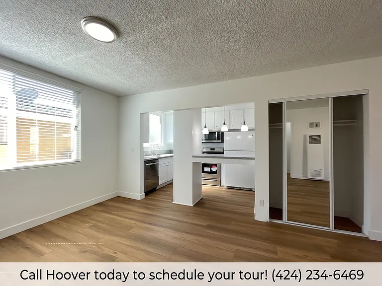 7351 Variel Ave — Photo 10