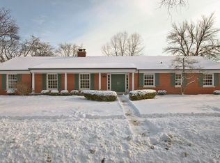 656 Country Ln, Glencoe, IL 60022