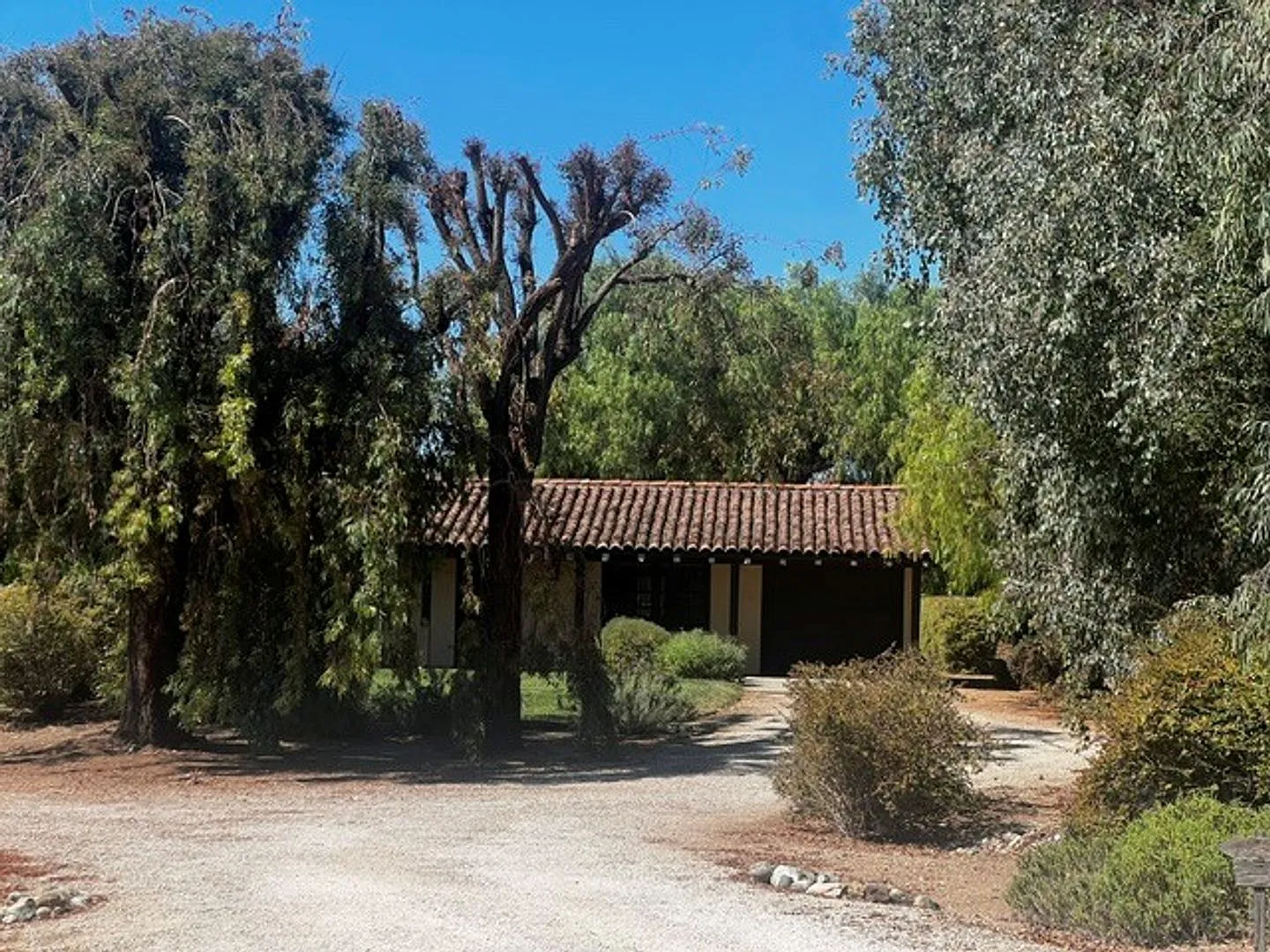Charming Hacienda-Style Cottage in Private Setting — Photo 3