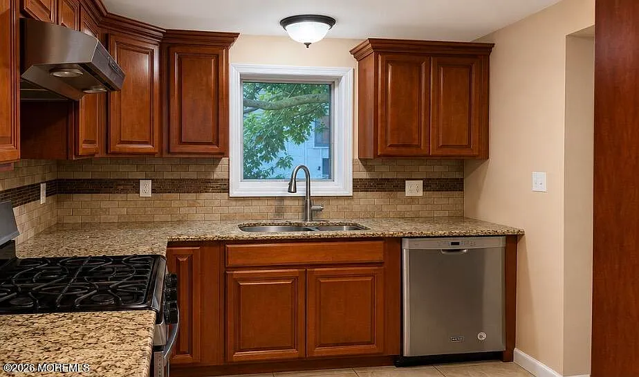 5 bed, 1.5 bath, 1775 sqft, $3,000 — Photo 3