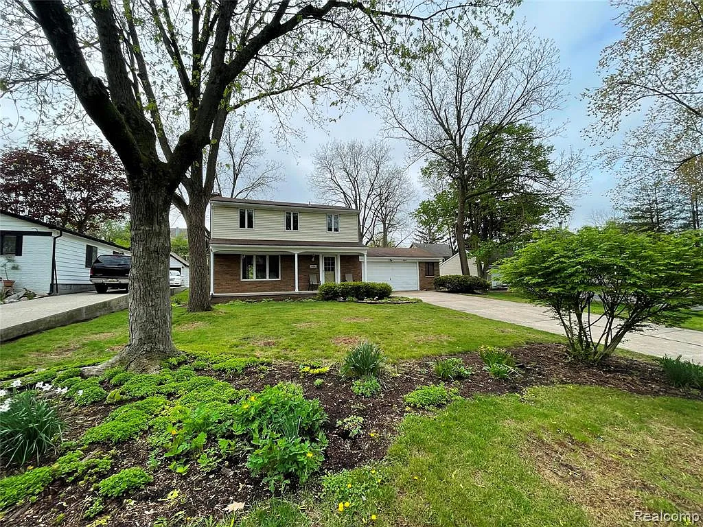 Building Photo - 2145 Lakeshire Dr