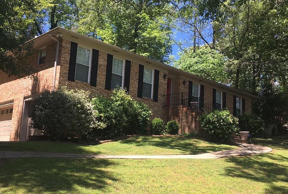 1st image of 614 Staffordshire Ln