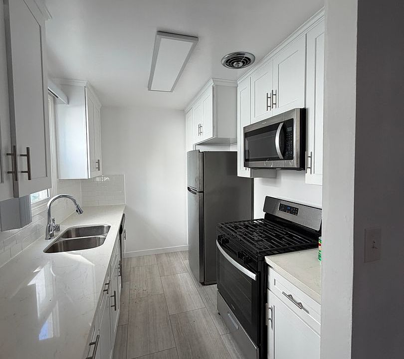 1st image of 540 San Vicente Blvd #1