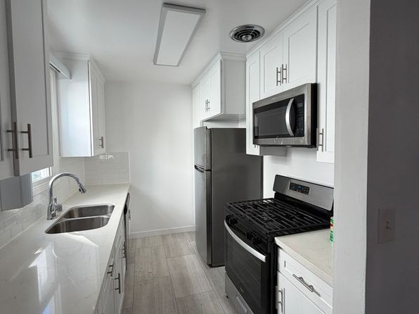 540 San Vicente Blvd #22