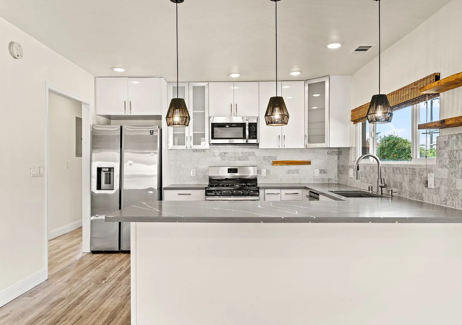 Beautifully Updated Spanish-Style Home Featuring an En Suite Master and Redwood Deck — Photo 4