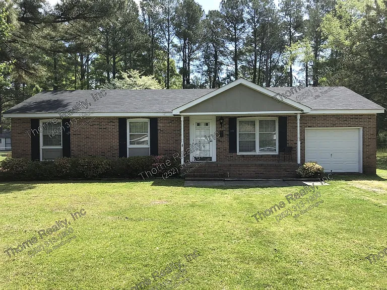 1711 Woodlawn Dr — Photo 1
