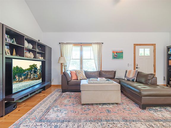 4th image of 435 Sound Road