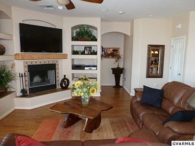 4th image of 735 W Moorwood St