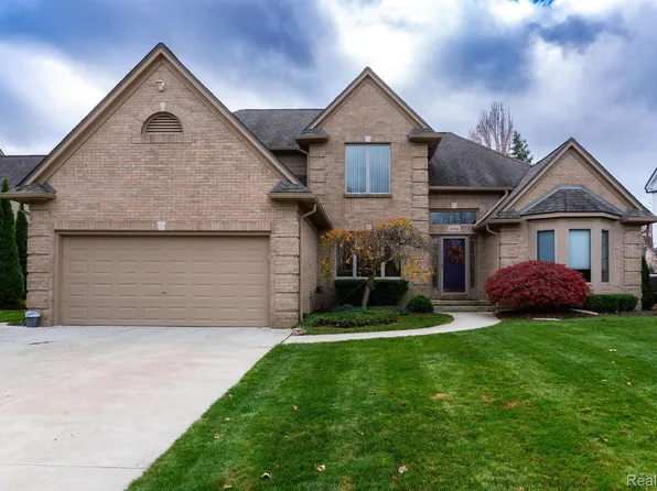 1058 Bloomview Cir, Rochester, MI 48307