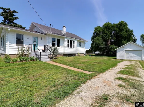 108 S Pine St, Hooper, NE 68031