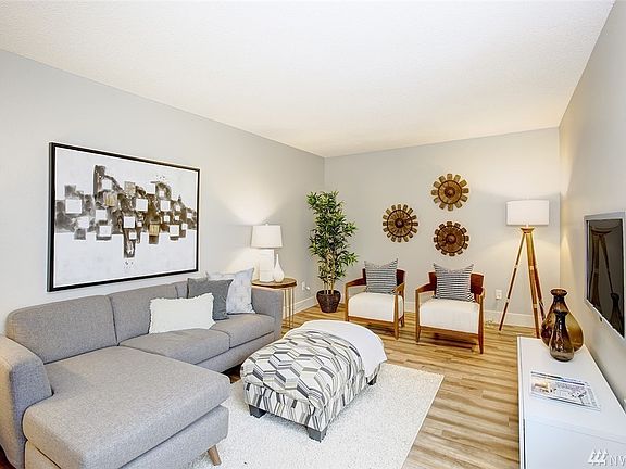 3rd image of 5639 N 39th St